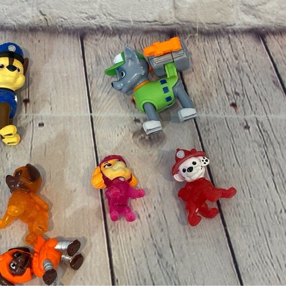 Paw Patrol Lot of 6 Figures - Picture 3 of 5